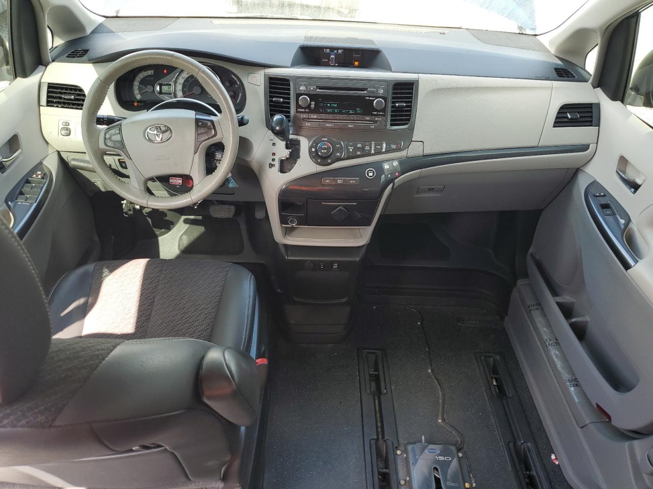 2012 Toyota Sienna - Image 8