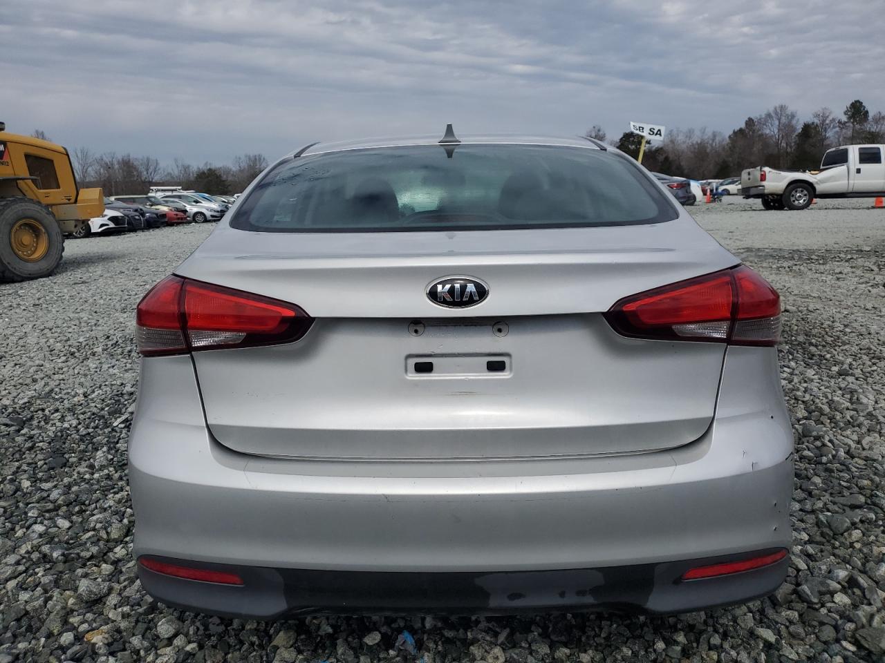 2017 Kia Forte - Image 6