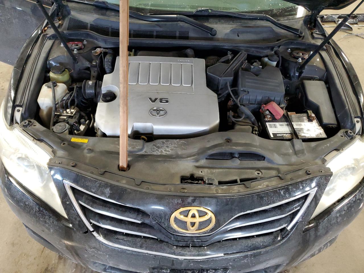2010 Toyota Camry - Image 12