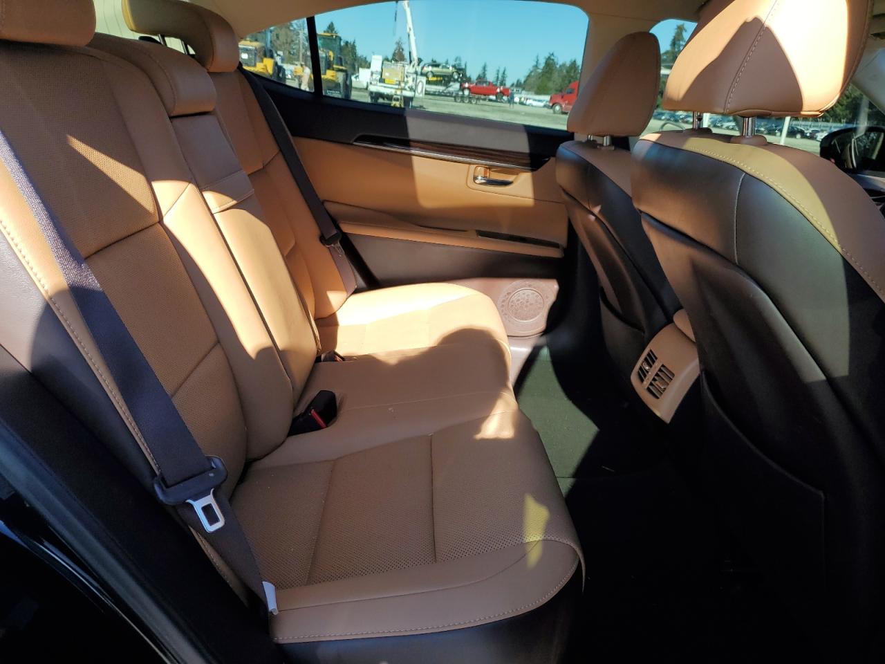 2017 Lexus ES - Image 10