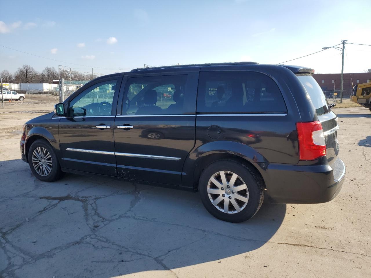 2014 Chrysler Town & Country - Image 2