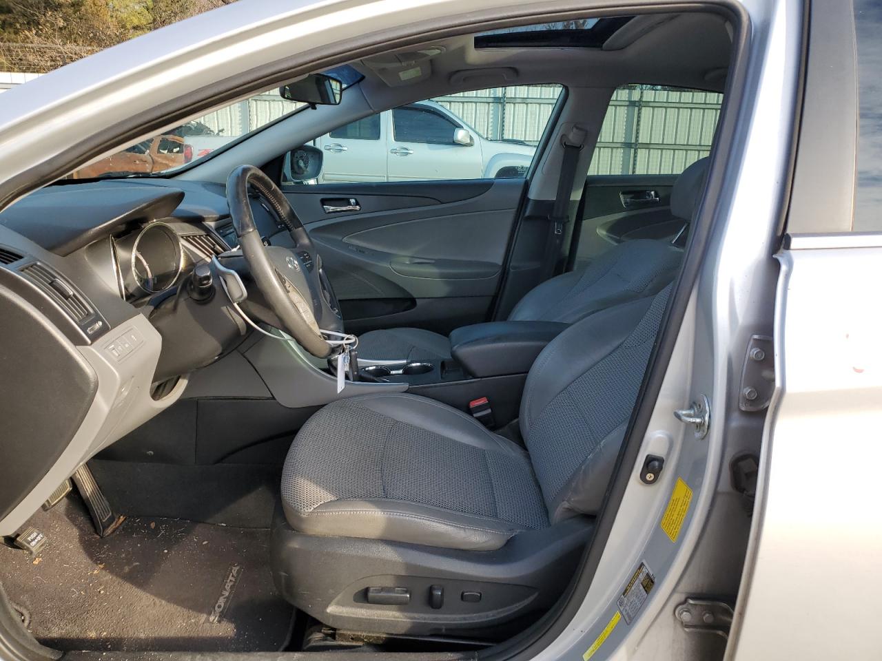 2011 Hyundai Sonata - Image 7