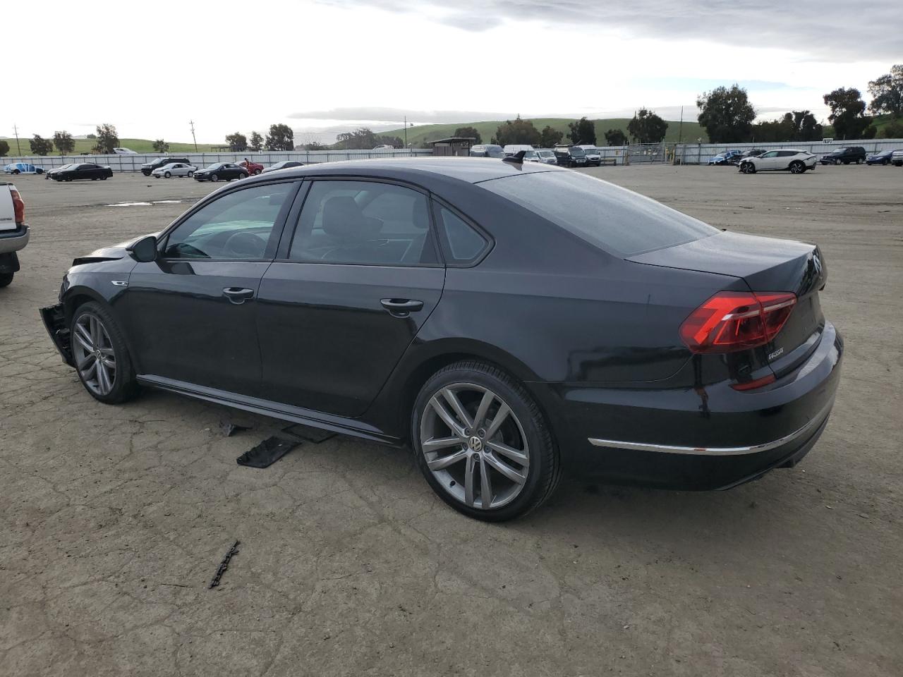 2018 Volkswagen Passat - Image 2