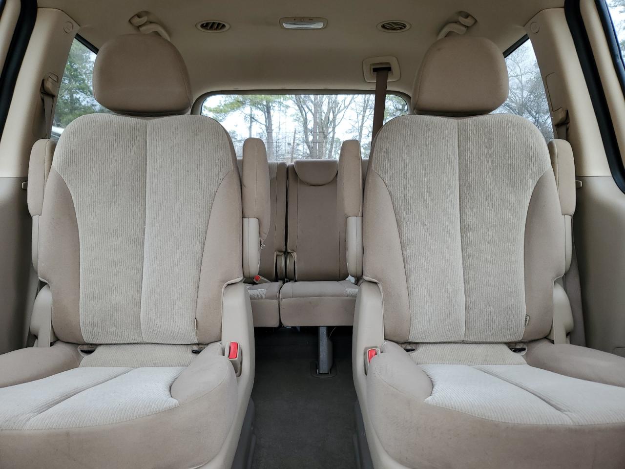 2012 Kia Sedona - Image 10