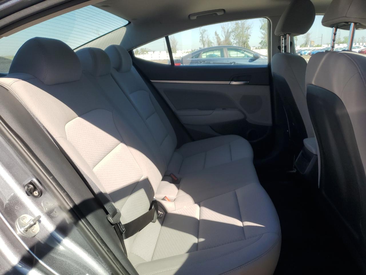 2019 Hyundai Elantra - Image 10