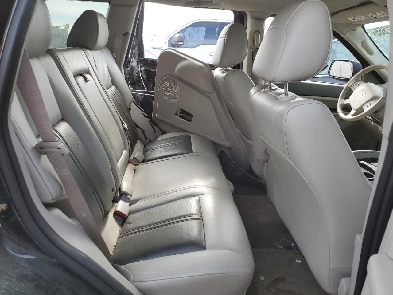 2006 Jeep Grand Cherokee - Image 10