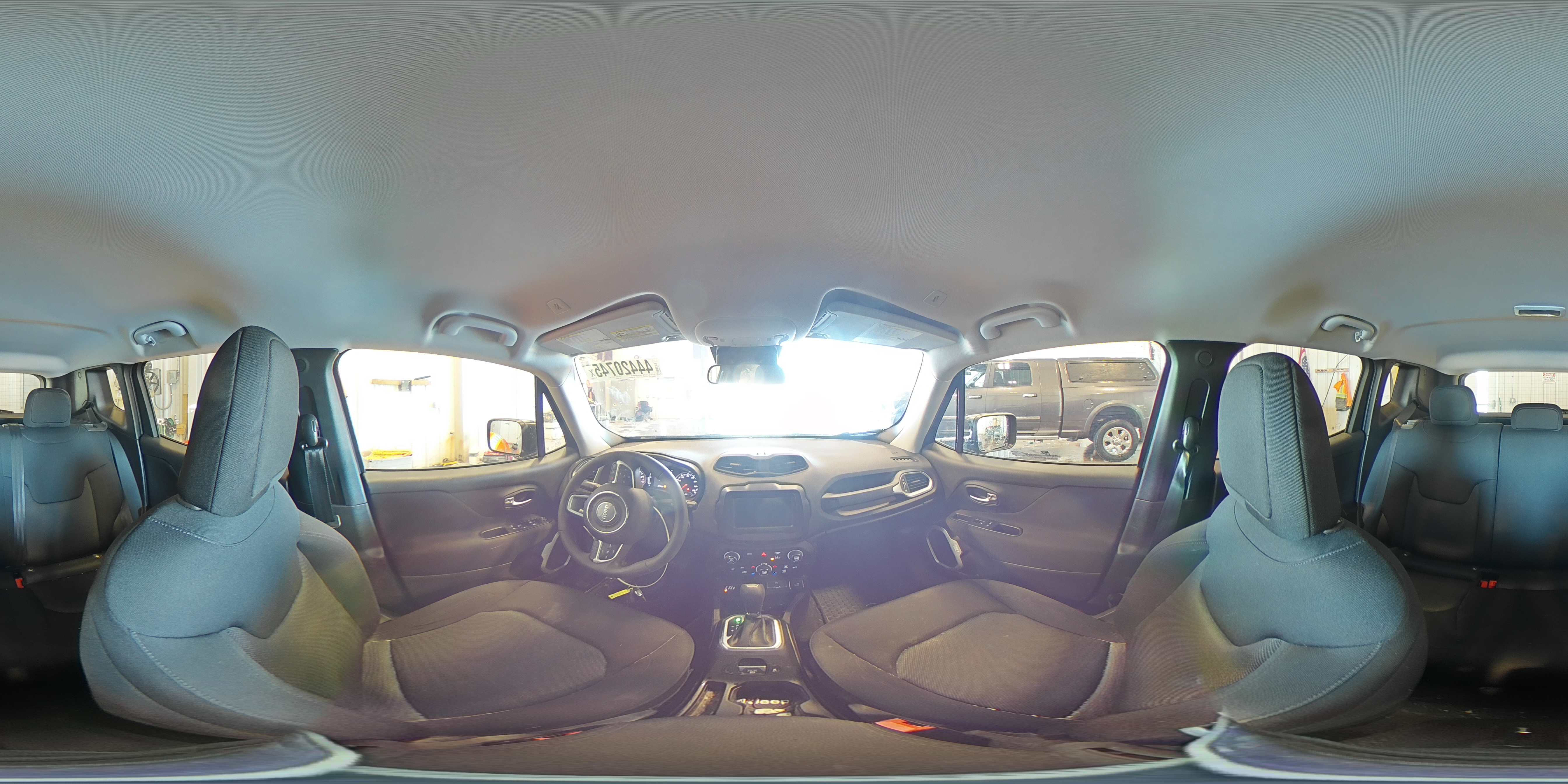 2021 Jeep Renegade - Image 16