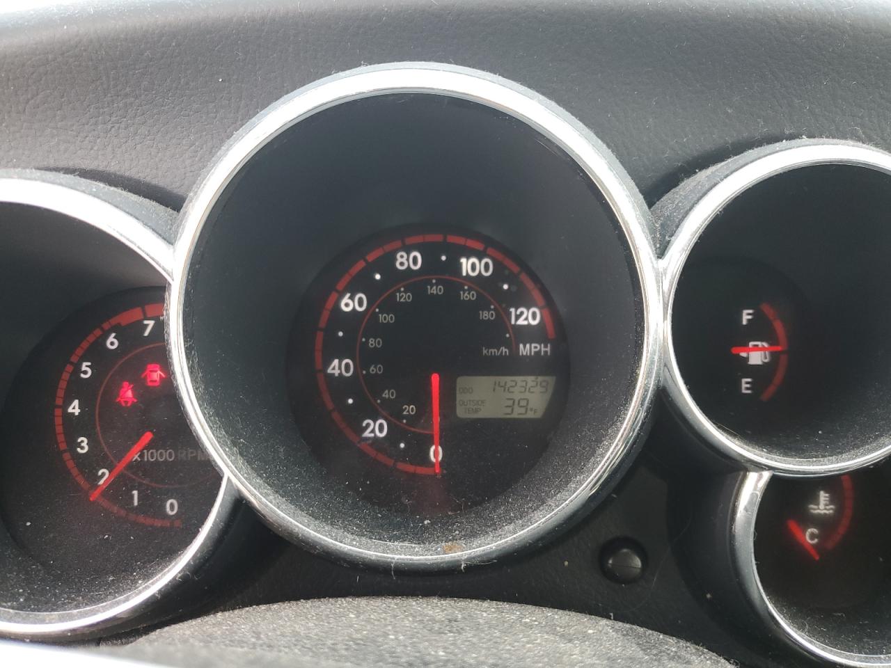 2007 Pontiac Vibe - Image 9