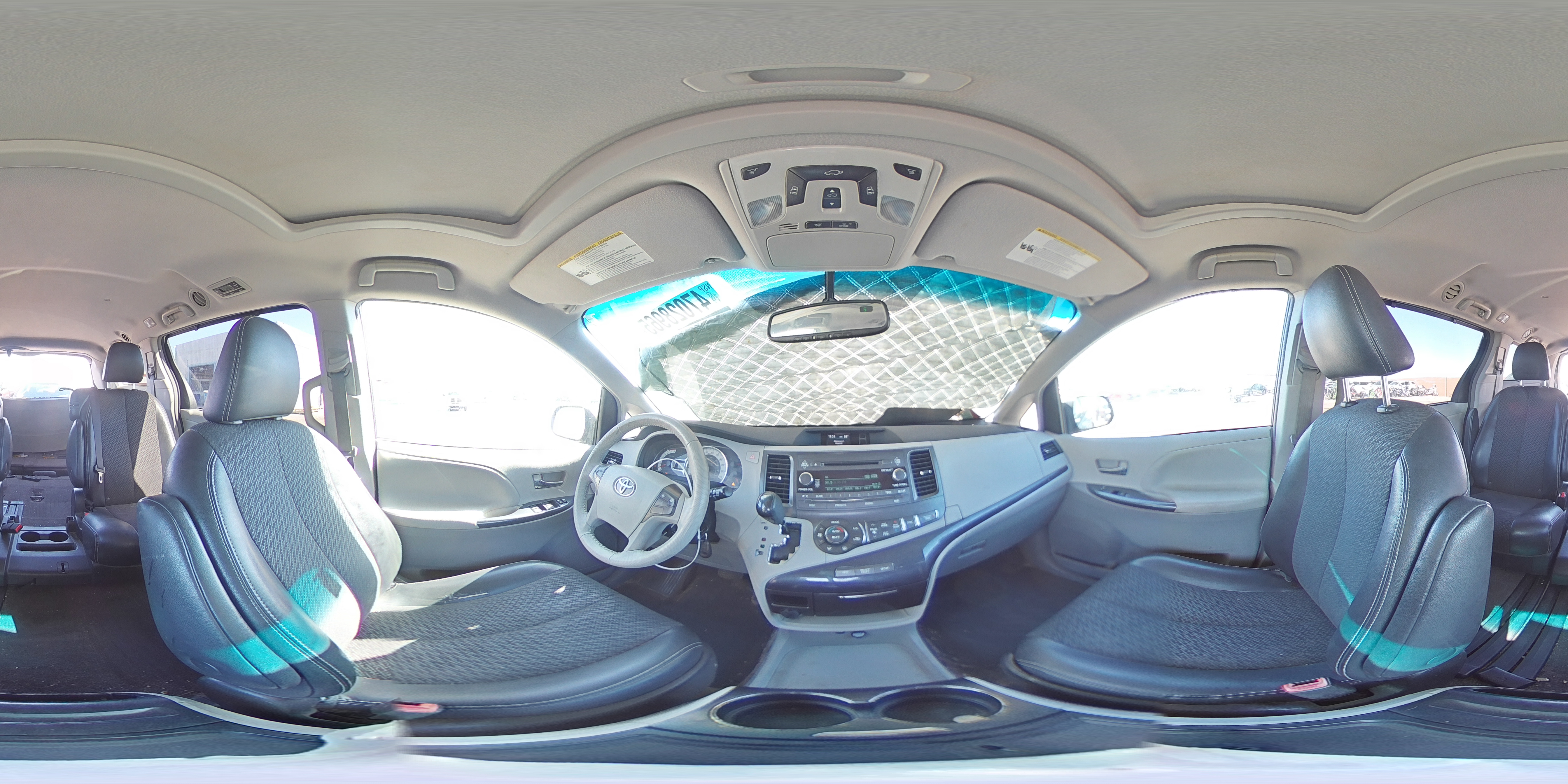 2013 Toyota Sienna - Image 14