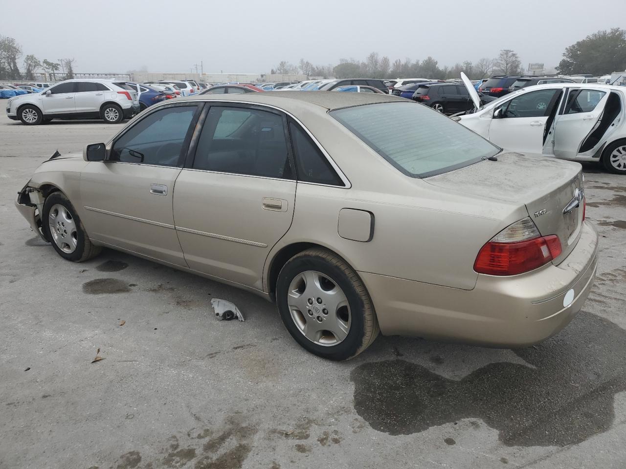 2004 Toyota Avalon - Image 2