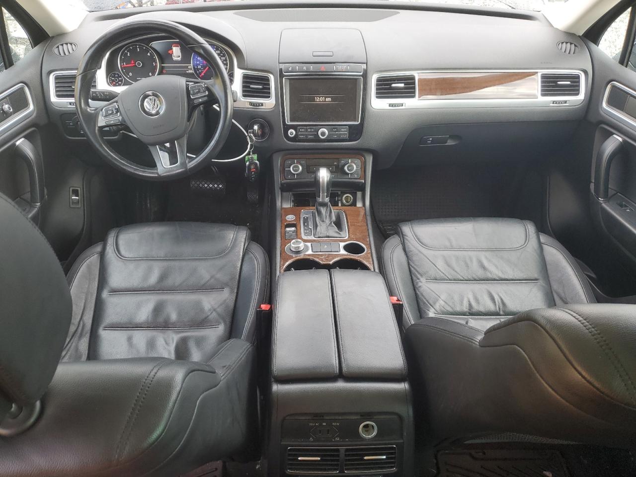 2015 Volkswagen Touareg - Image 8