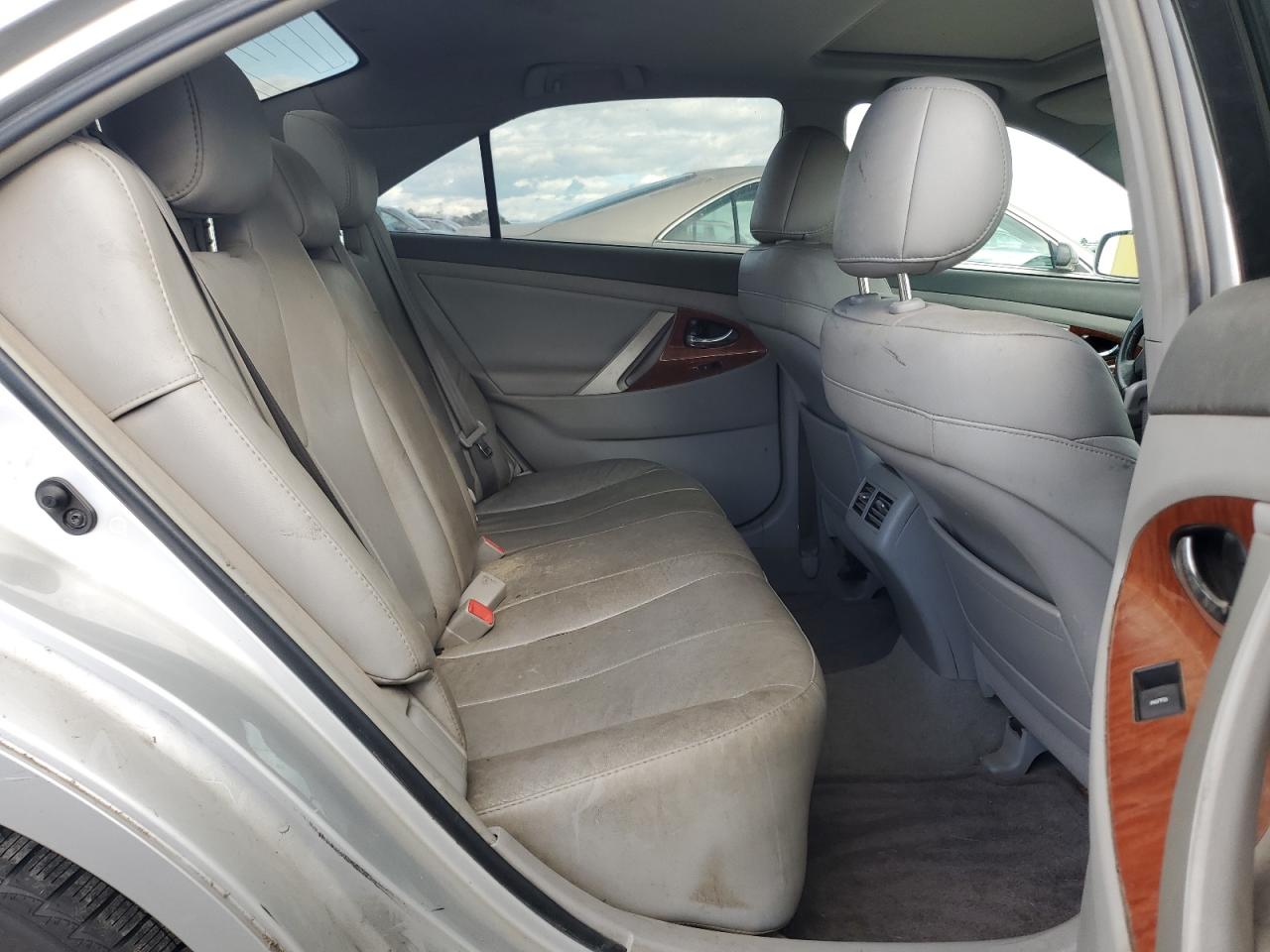 2011 Toyota Camry - Image 10