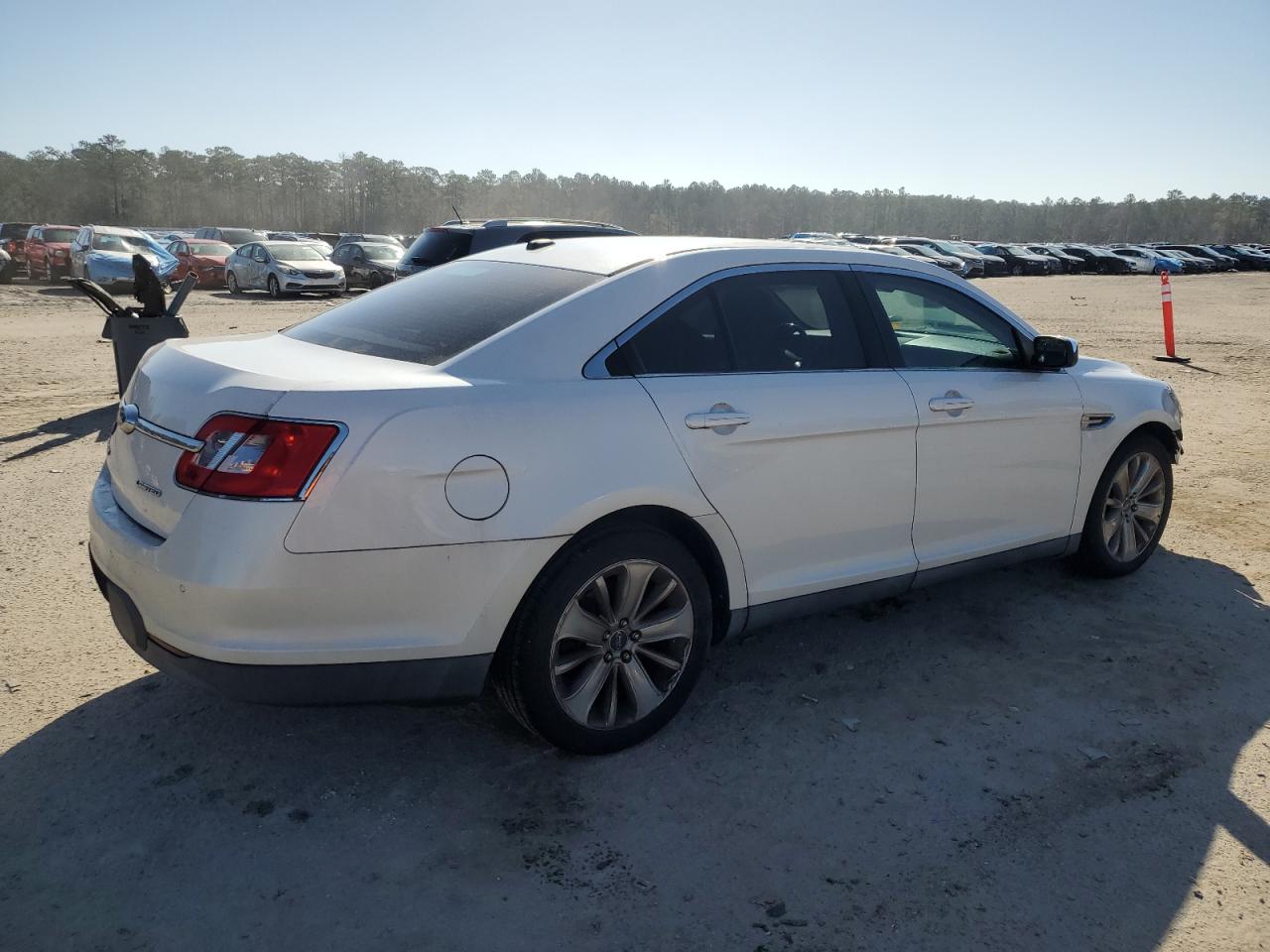 2010 Ford Taurus - Image 3