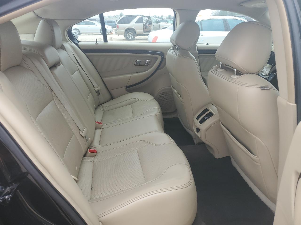 2013 Ford Taurus - Image 10