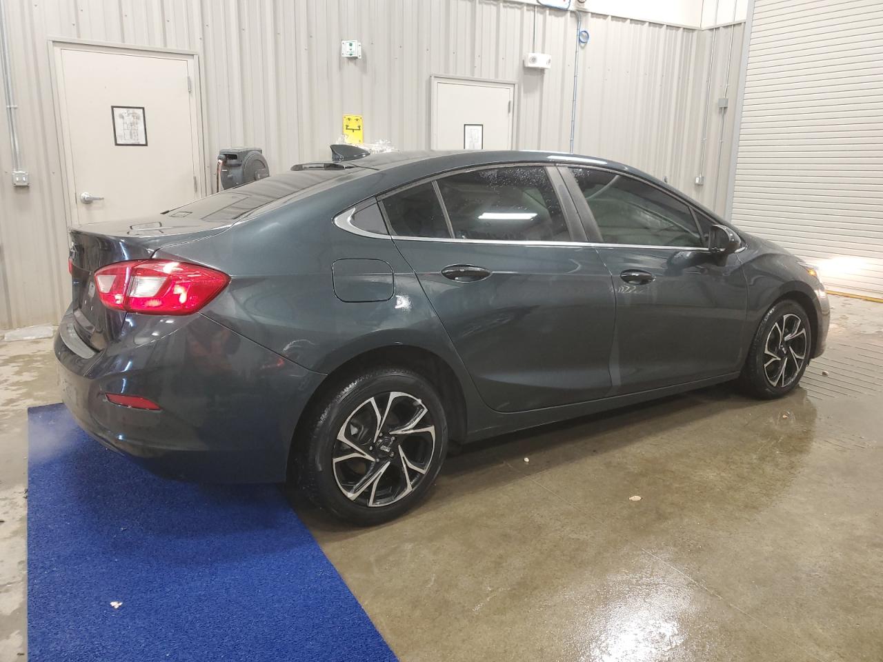 2018 Chevrolet Cruze - Image 3