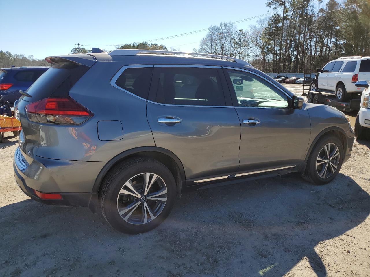 2017 Nissan Rogue - Image 3
