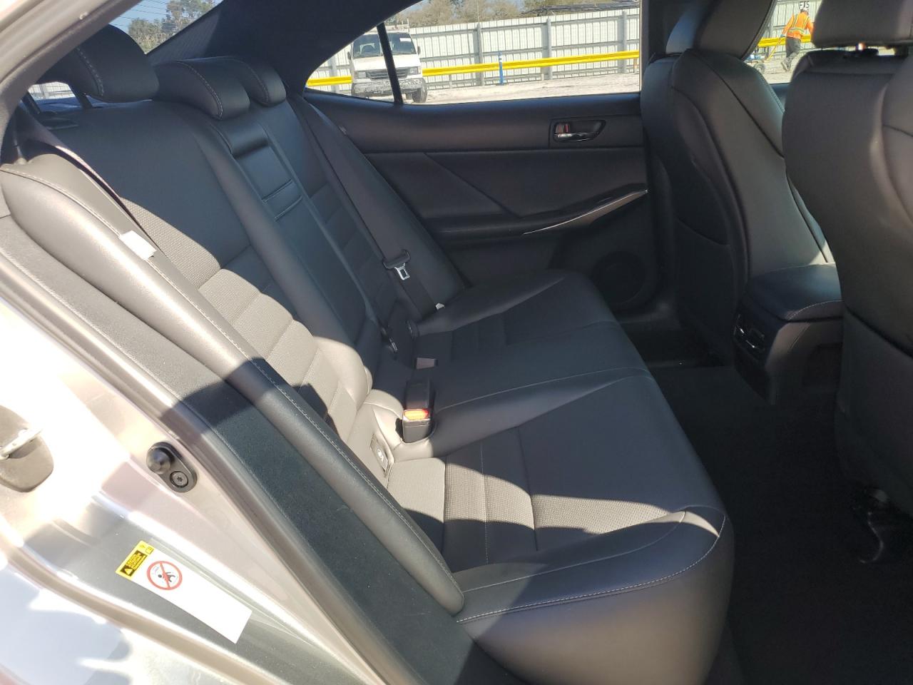 2015 Lexus IS - Image 10