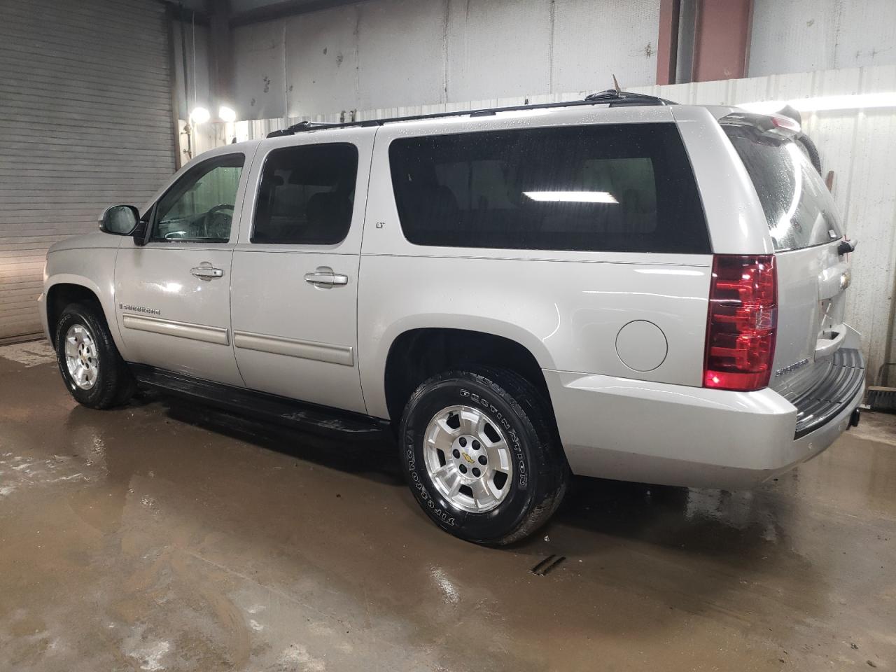 2009 Chevrolet Suburban - Image 2