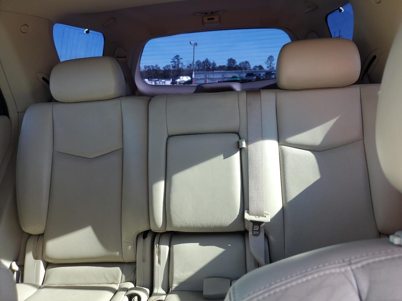 2004 Cadillac SRX - Image 10