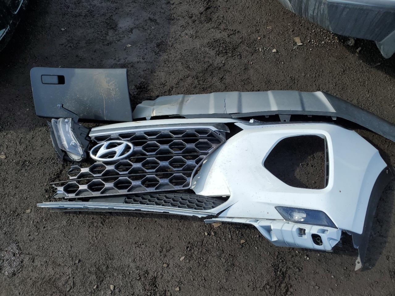 2020 Hyundai Santa Fe - Image 13