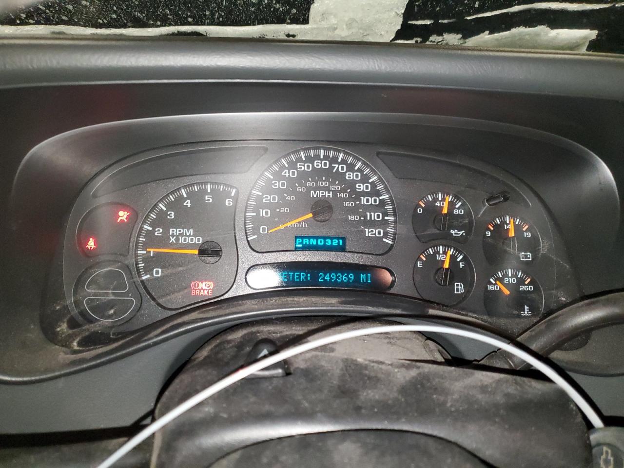 2004 Chevrolet Silverado - Image 9