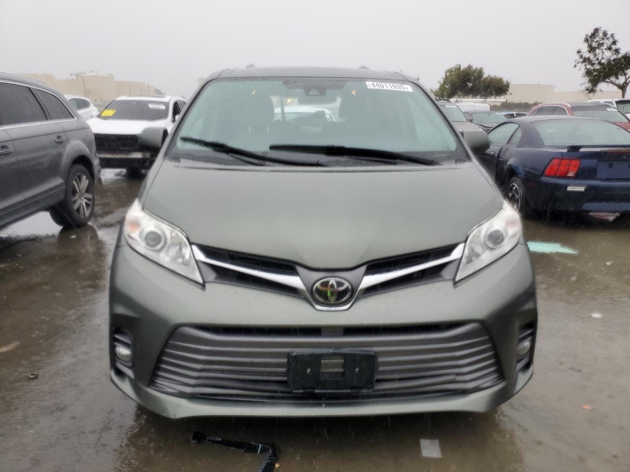 2019 Toyota Sienna - Image 5