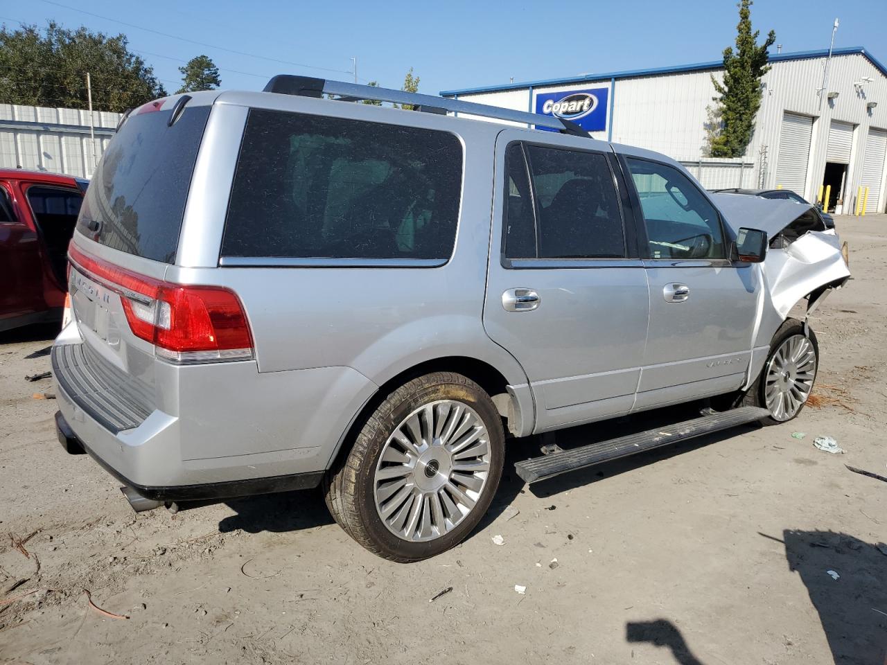 2017 Lincoln Navigator - Image 3