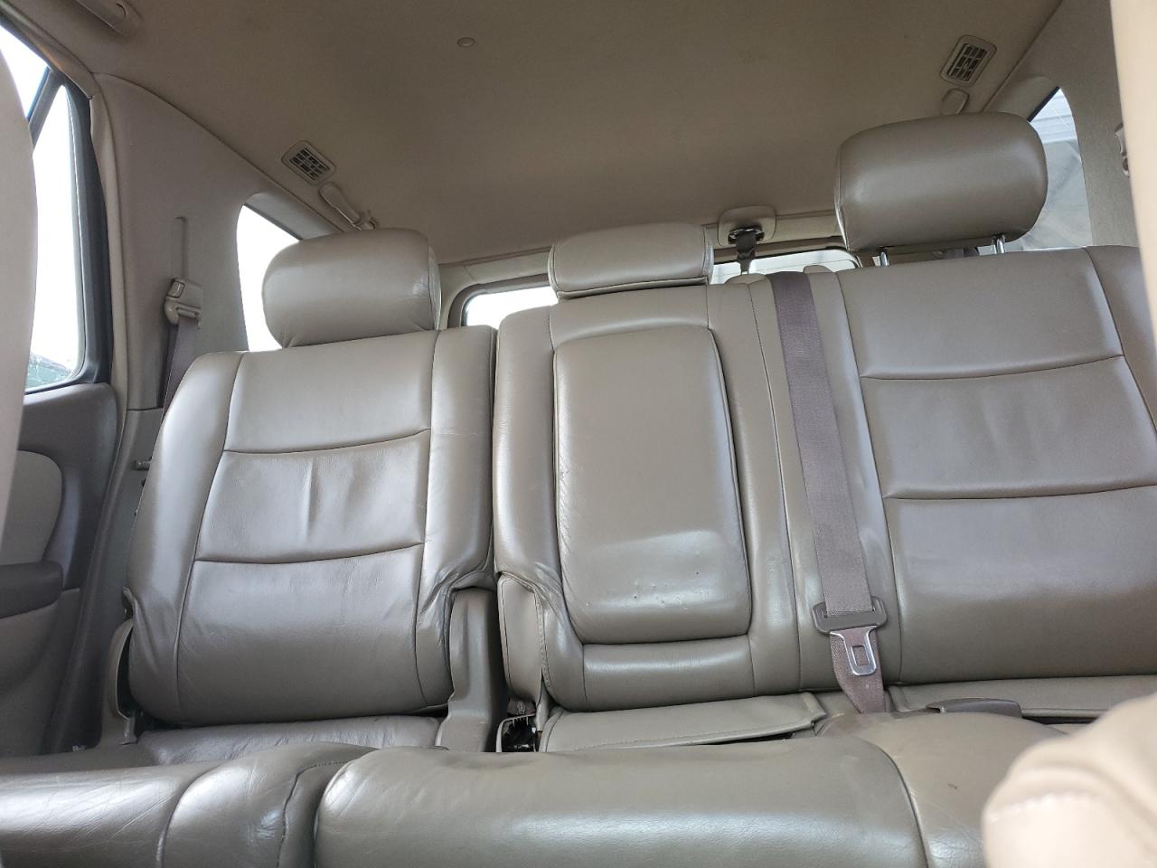 2003 Toyota Sequoia - Image 10