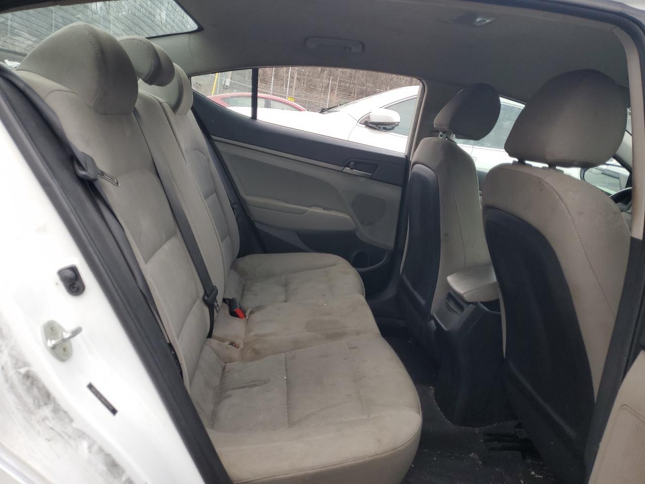 2017 Hyundai Elantra - Image 10