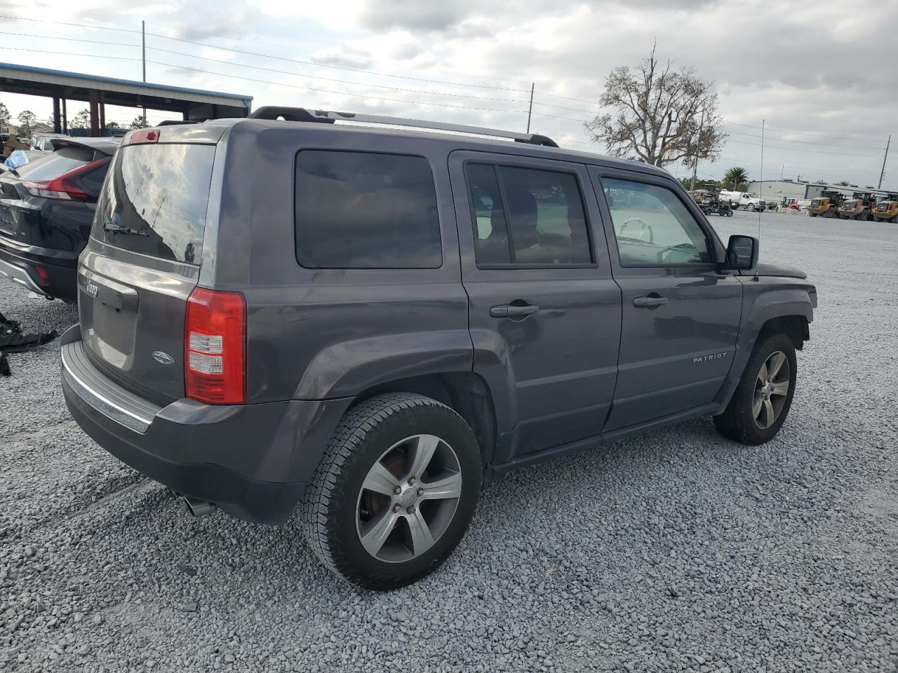 2016 Jeep Liberty (Patriot) - Image 3