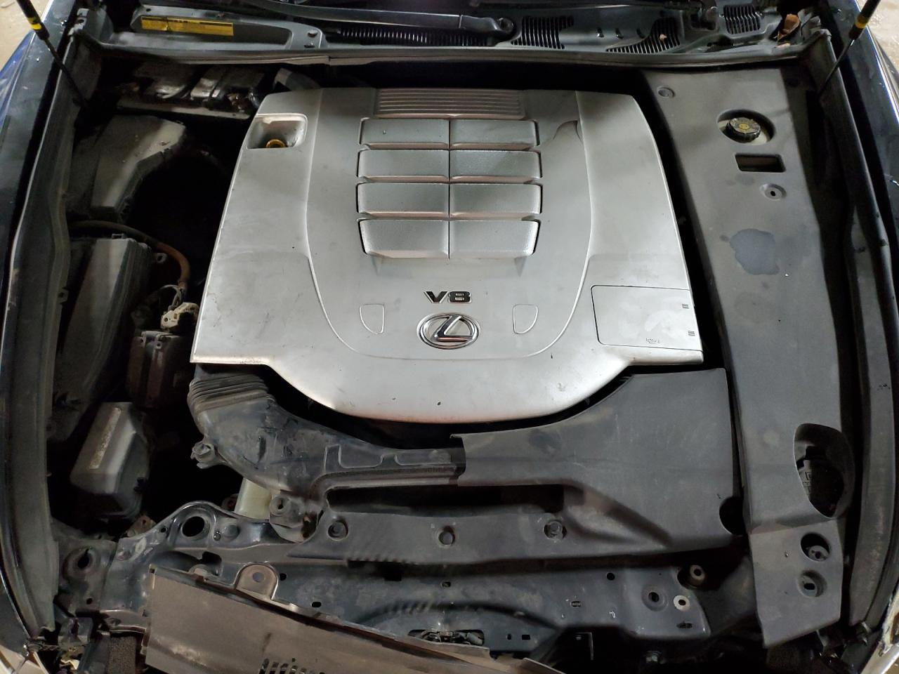 2011 Lexus LS - Image 11
