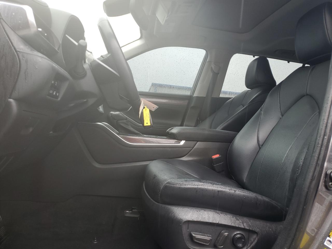 2022 Toyota Highlander - Image 7
