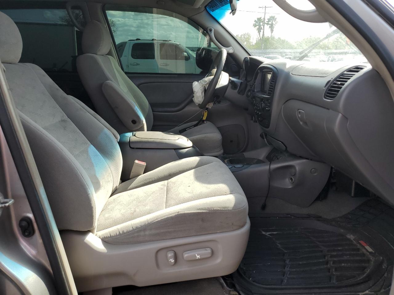 2005 Toyota Sequoia - Image 7