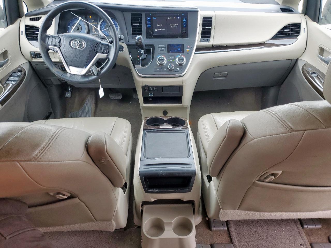 2015 Toyota Sienna - Image 8