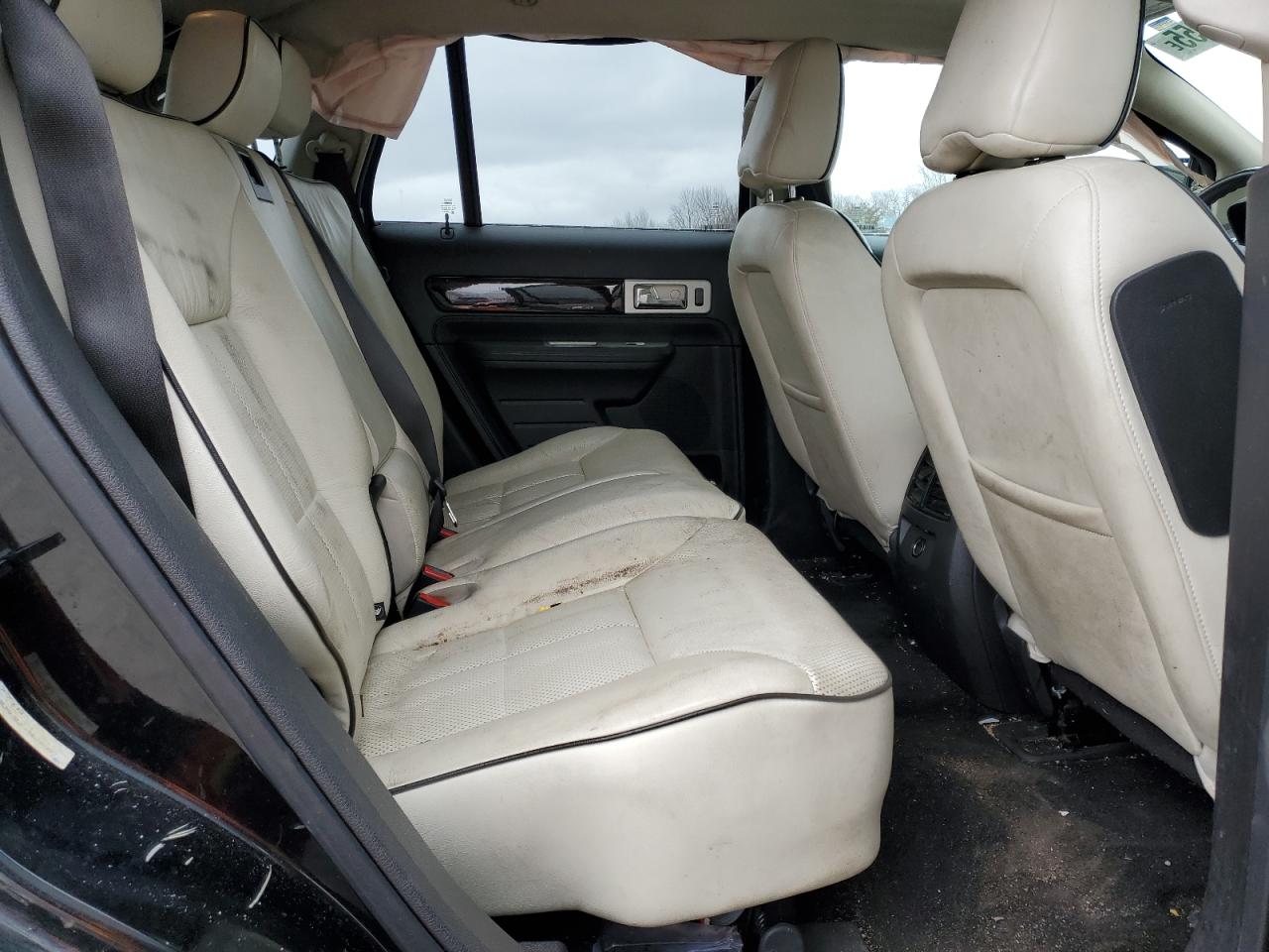 2010 Lincoln MKX - Image 11