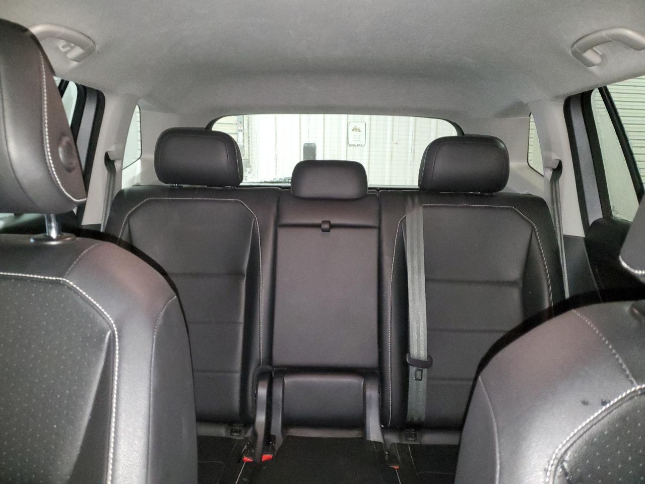 2021 Volkswagen Tiguan - Image 10