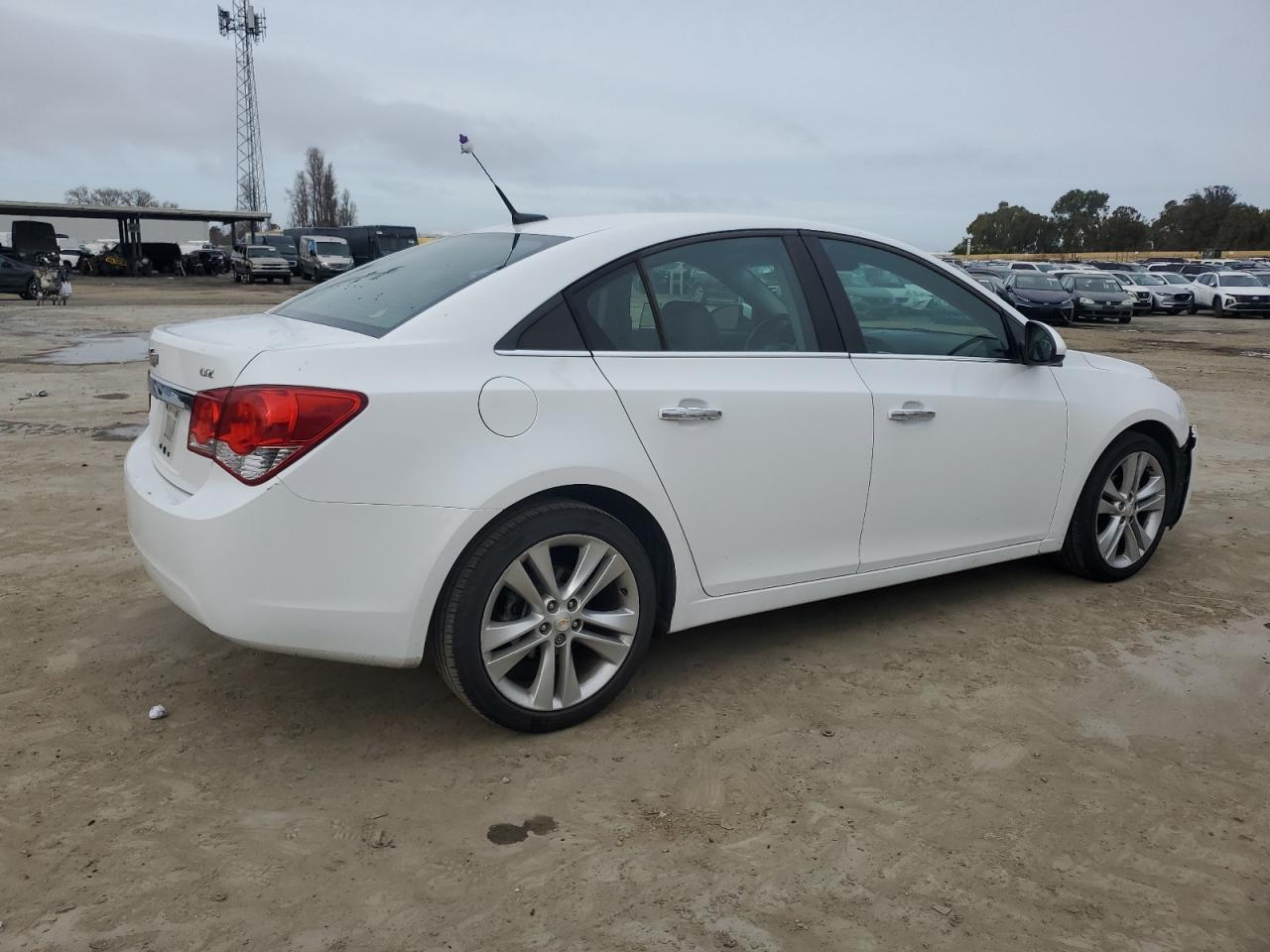 2014 Chevrolet Cruze - Image 3