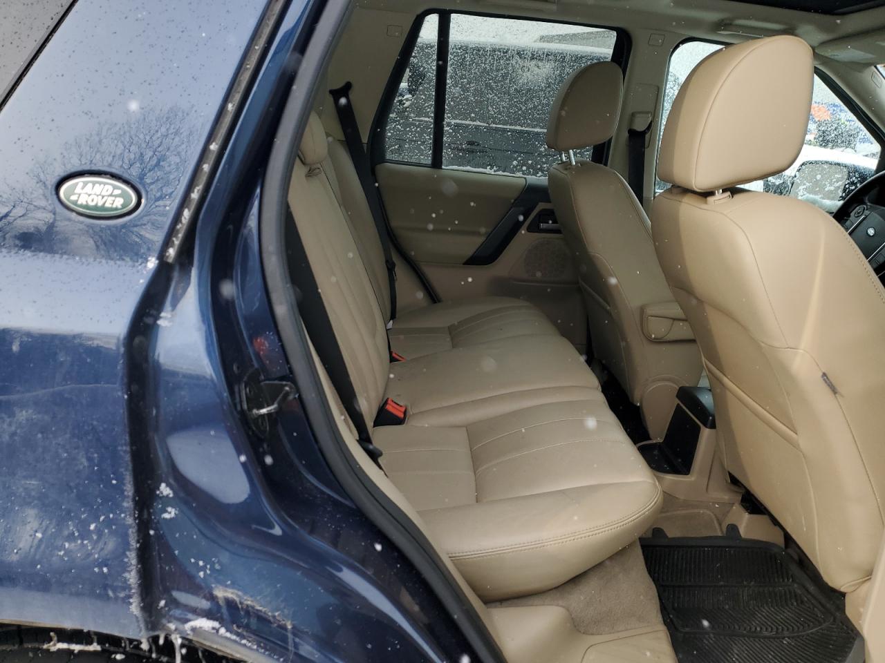 2013 Land Rover LR2 - Image 11