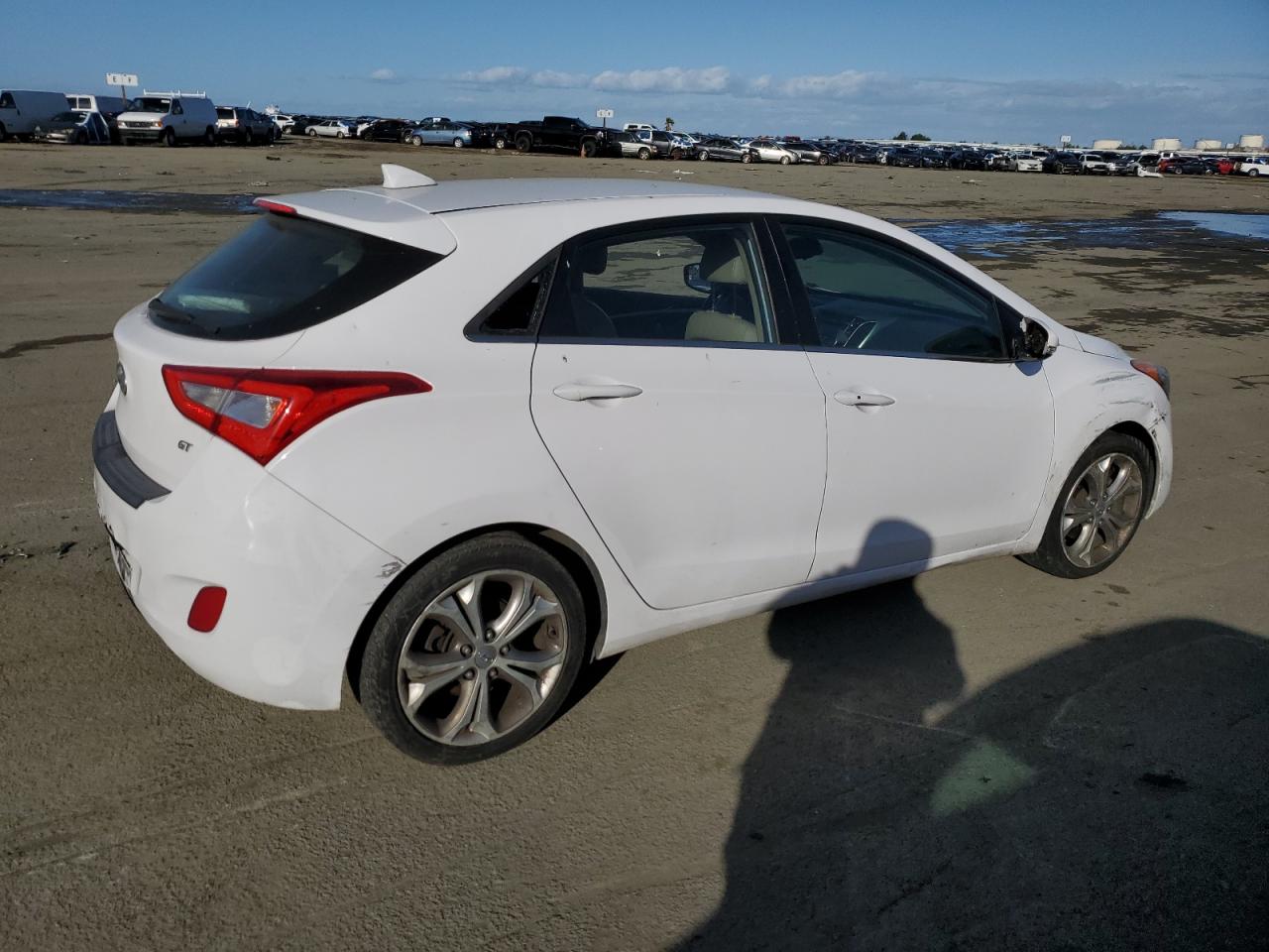 2015 Hyundai Elantra - Image 3