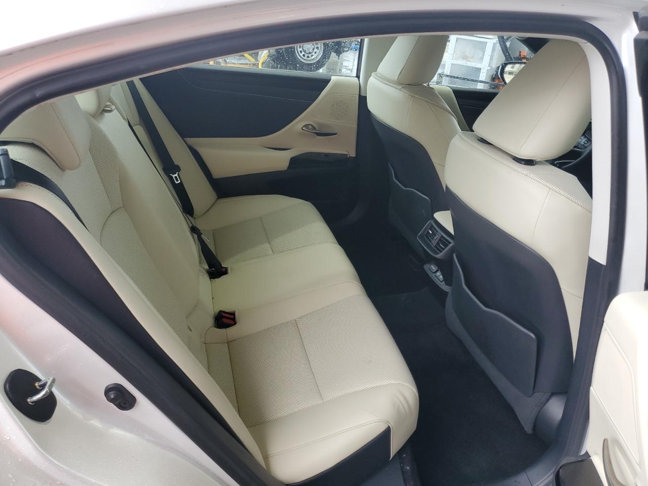 2022 Lexus ES - Image 10