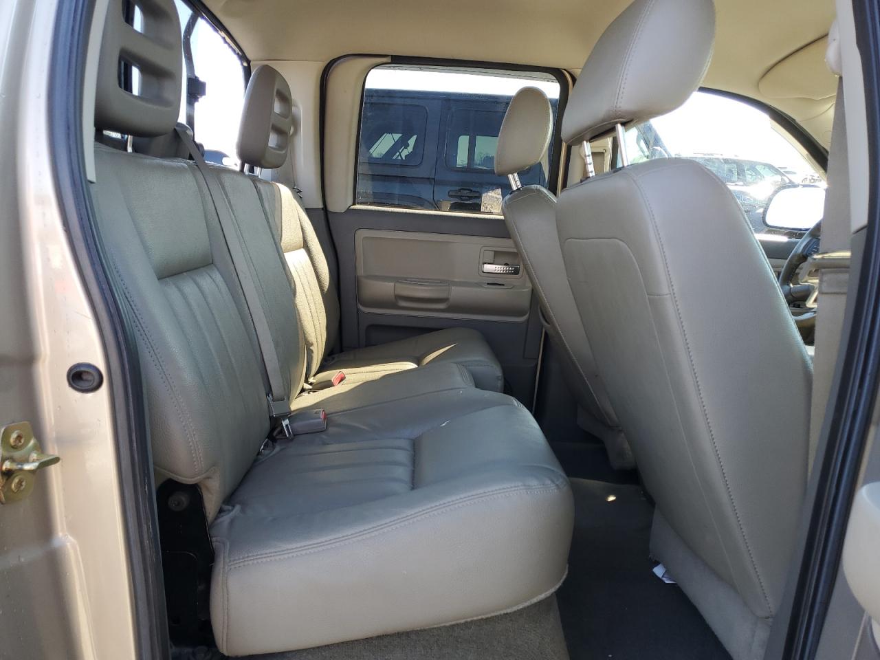 2005 Dodge Dakota - Image 10