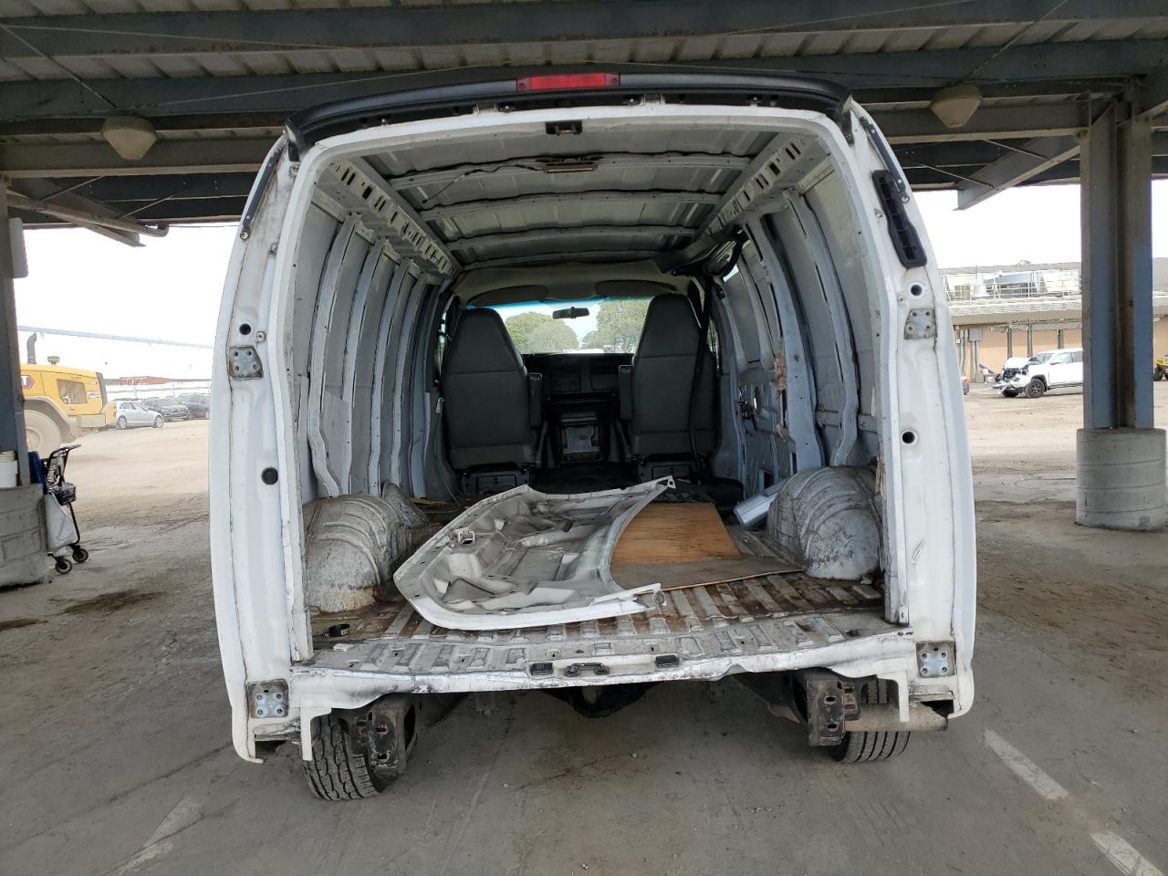 2007 GMC Savana - Image 6