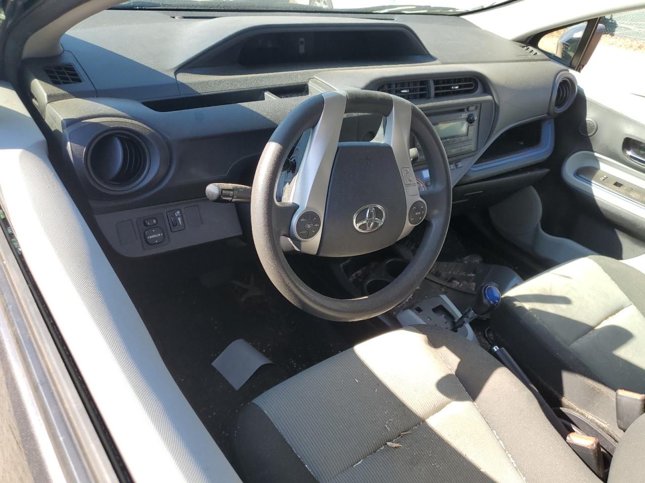 2013 Toyota Prius - Image 8