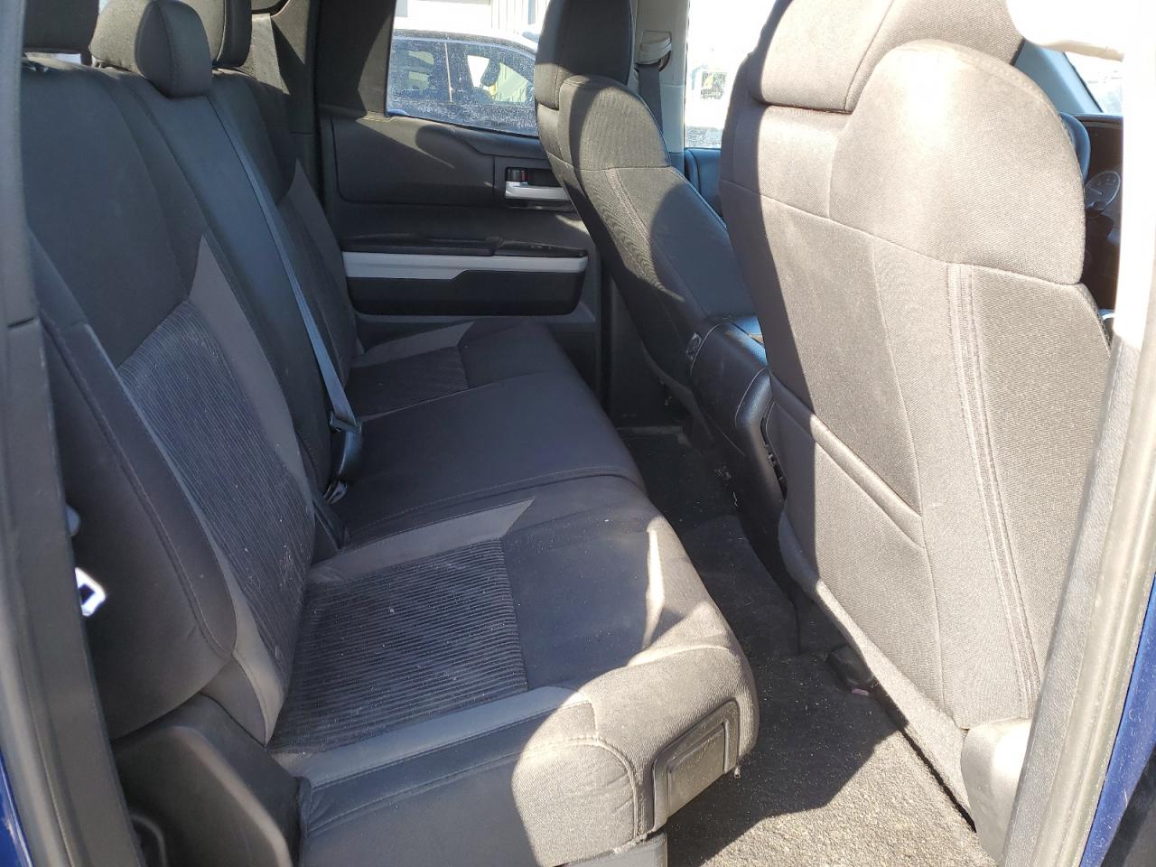 2015 Toyota Tundra - Image 10