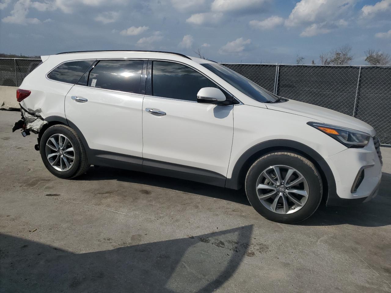 2017 Hyundai Santa Fe - Image 4