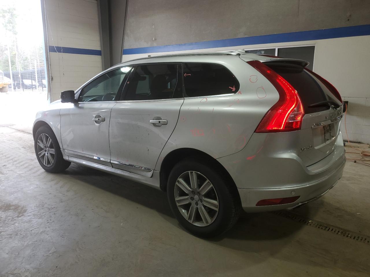 2017 Volvo XC60 - Image 2