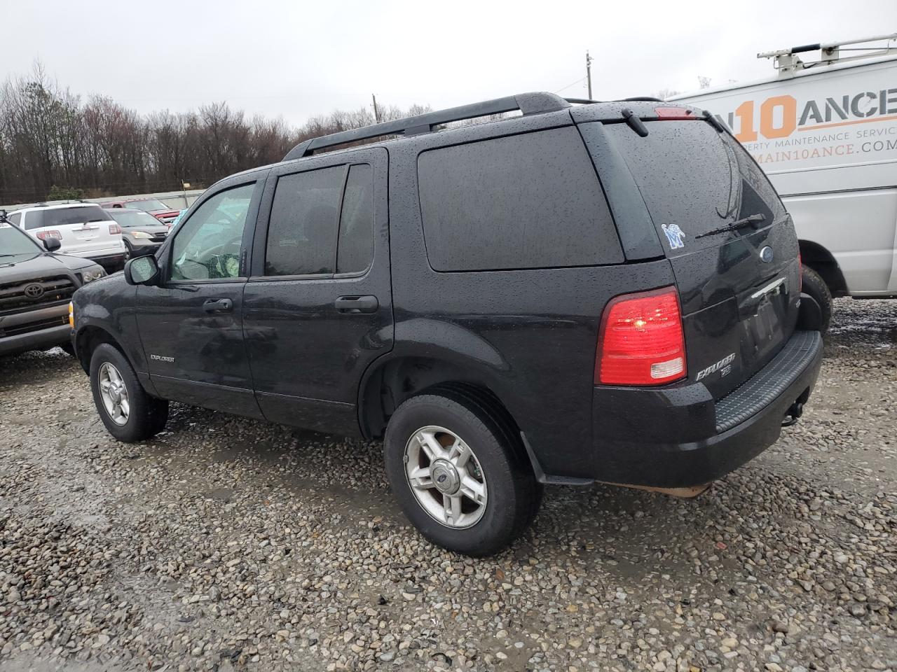 2005 Ford Explorer - Image 2