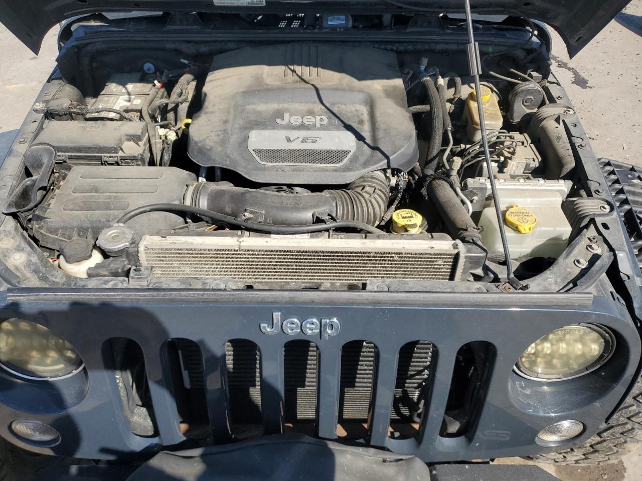 2016 Jeep Wrangler - Image 12