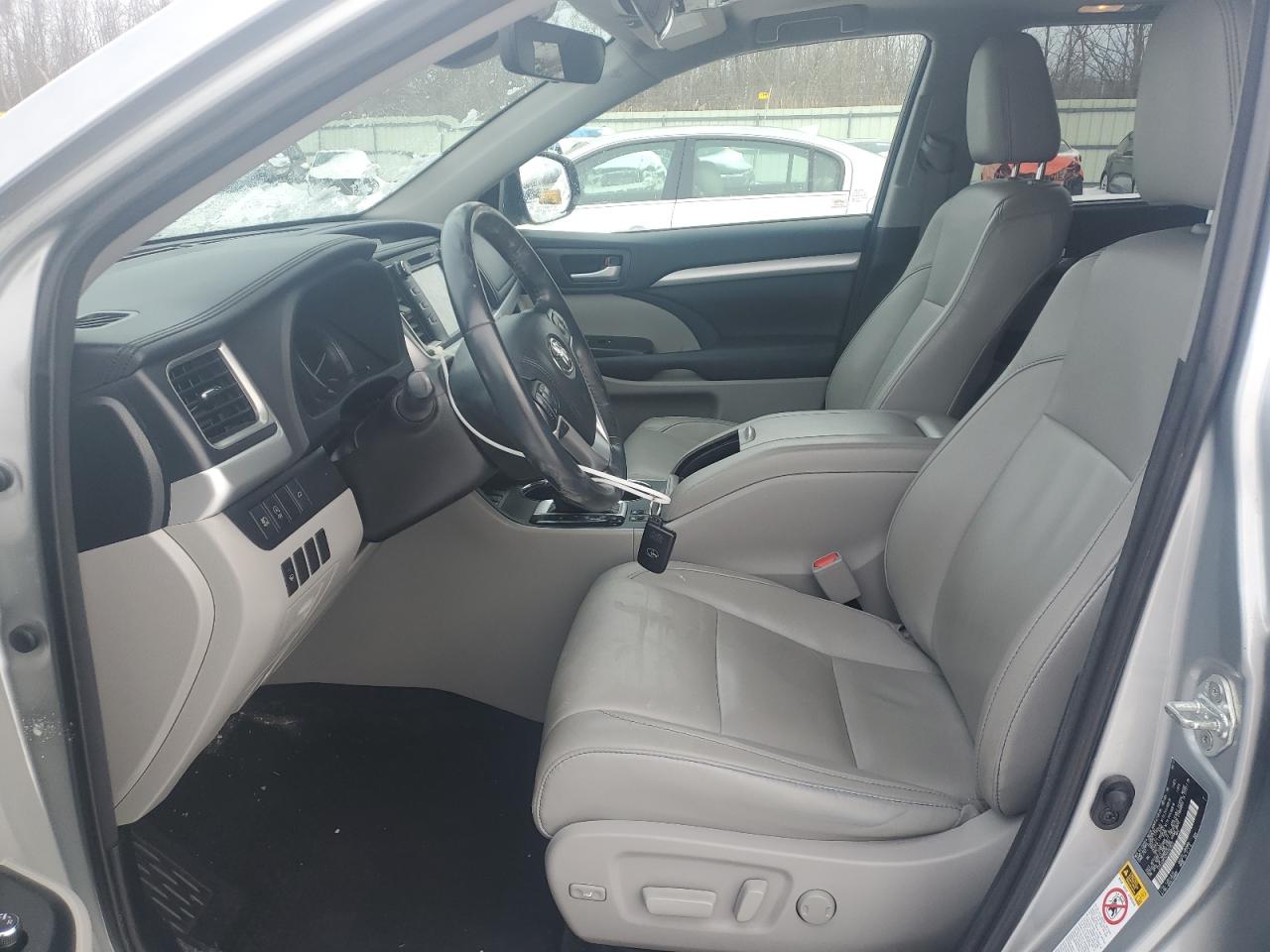 2017 Toyota Highlander - Image 7