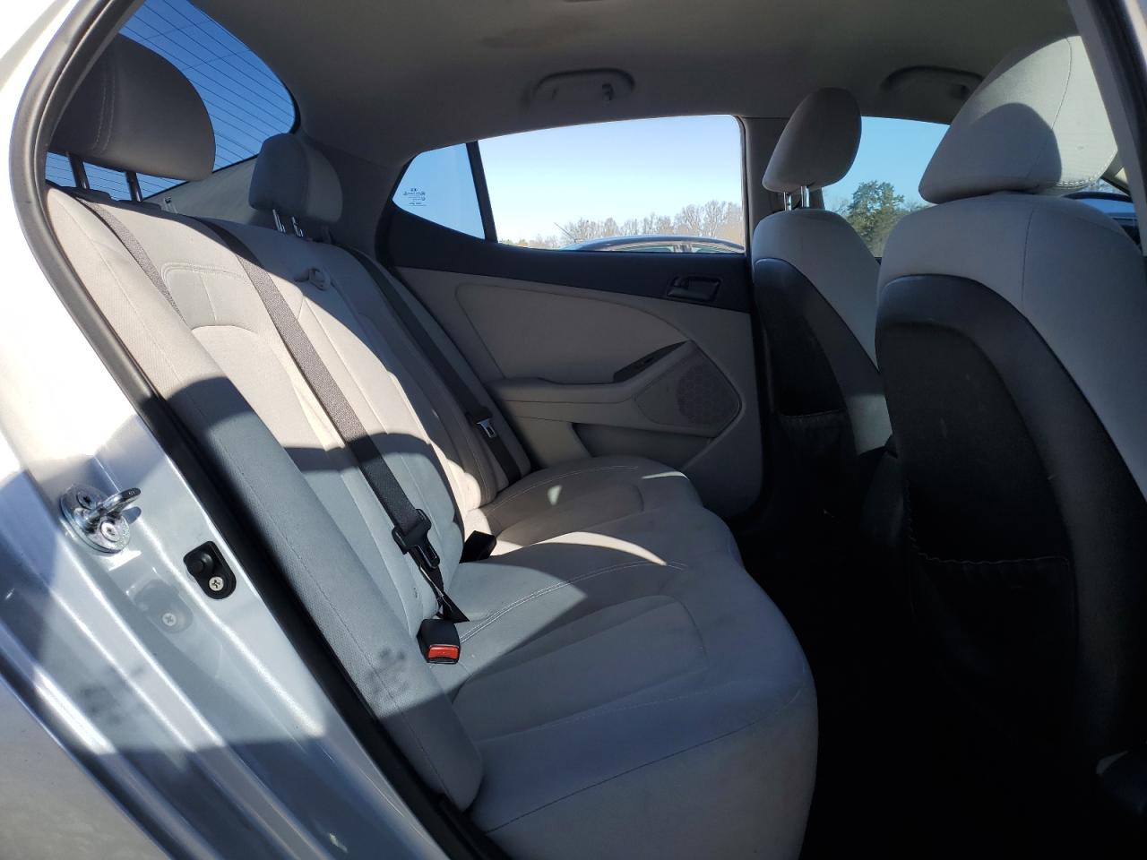 2011 Kia Optima - Image 10